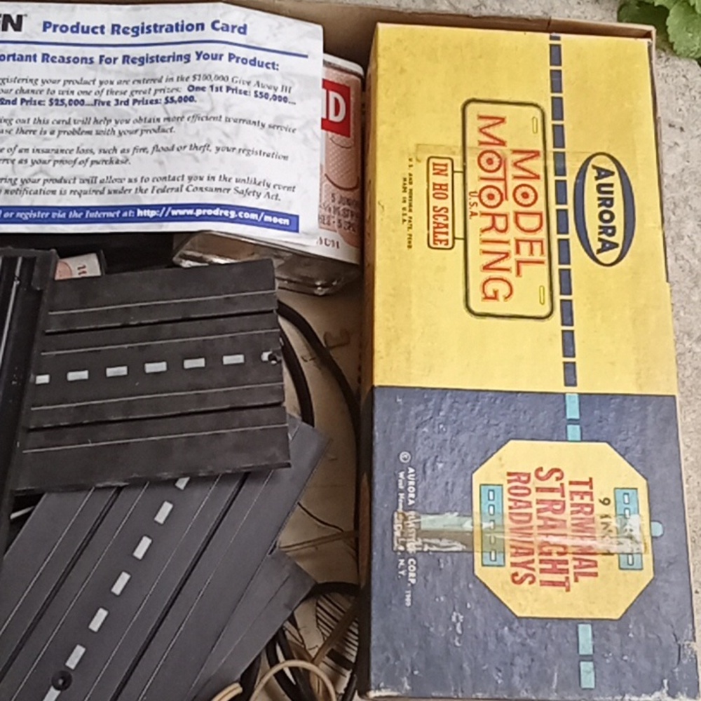 Aurora Model Motoring Tabletop Racing Set - Picture 5 of 6